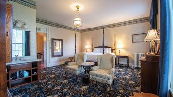 Deluxe Double Room | Iron/ironing board, free WiFi