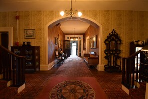 Lobby - Beaumont Inn (Harrodsburg)