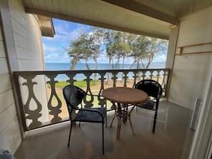 Outdoor dining - Oceanfront Studio at Islander on the Beach #325 (Kapaʻa)