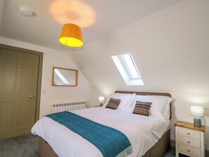 3 bedrooms, individually decorated, individually furnished, free WiFi - The Mandrel (Tain)
