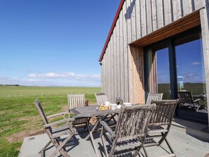 Outdoor dining - The Mandrel (Tain)
