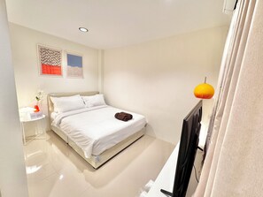 In-room safe, desk, laptop workspace, free WiFi