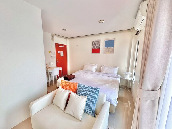 In-room safe, desk, laptop workspace, free WiFi