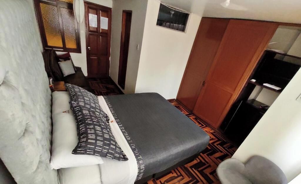 Chambre Double Familiale, vue ville | Espace de travail pour ordinateur portable, Wi-Fi gratuit