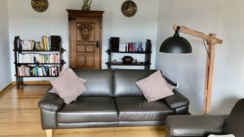 Fernseher, DVD-Player, Stereoanlage