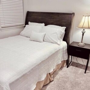 Room - Spacious 4-bedroom house in tranquil / Woodlands & Magnolia Area with AC (Magnolia)