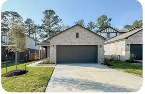 Exterior - Spacious 4-bedroom house in tranquil / Woodlands & Magnolia Area with AC (Magnolia)