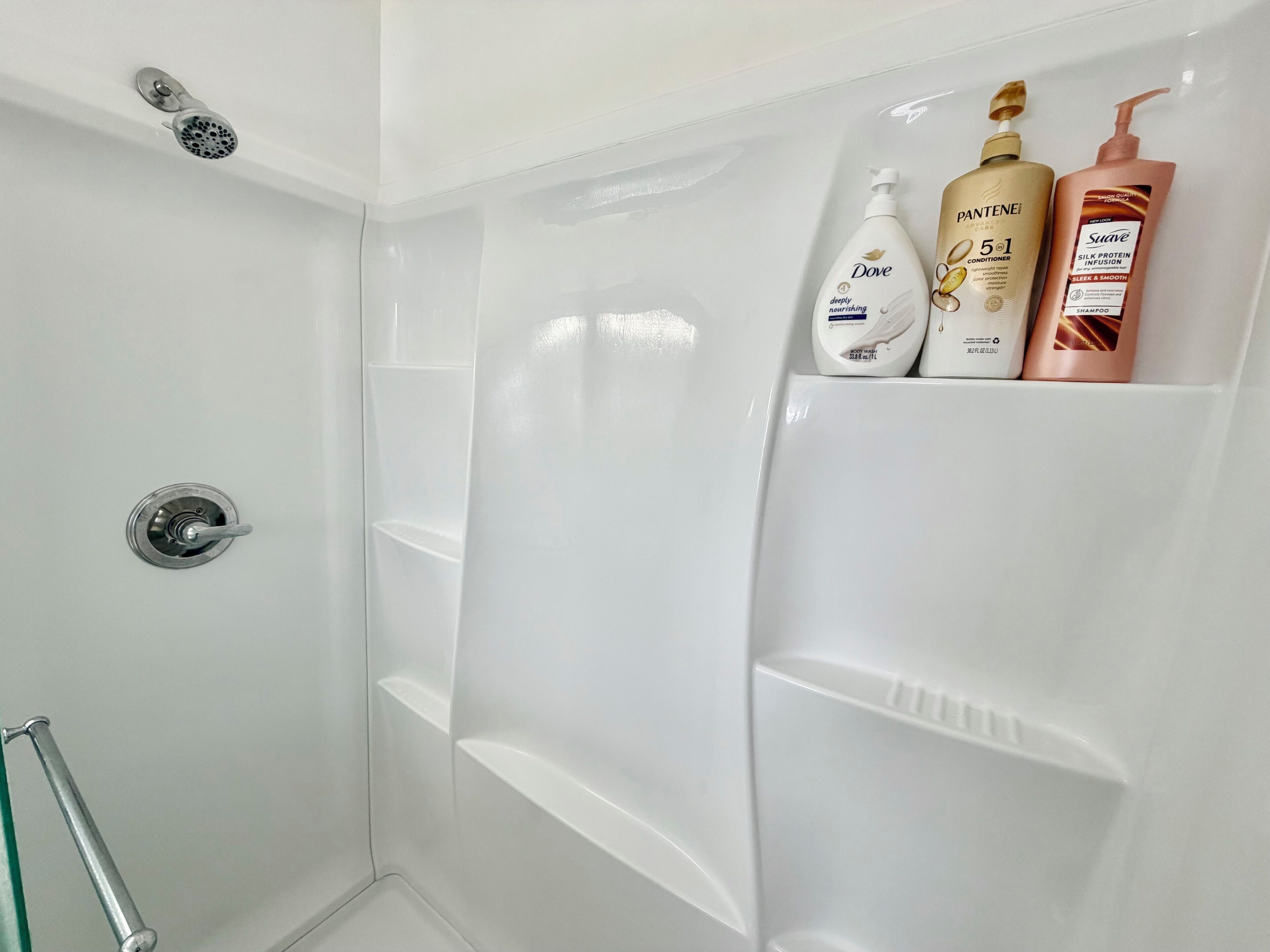 Haartrockner, Handtücher, Seife, Shampoo