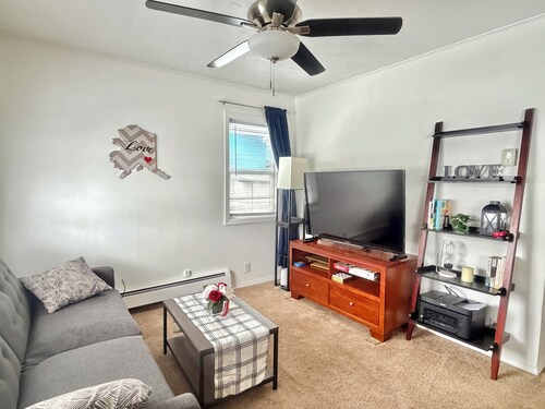 Entire single floor unit with yard access in a quiet, convenient neighborhood