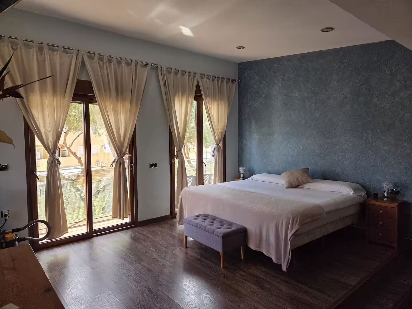 4 chambres, fer et planche à repasser, Wi-Fi, draps fournis