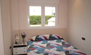 4 habitaciones, tabla de planchar con plancha, wifi y ropa de cama 