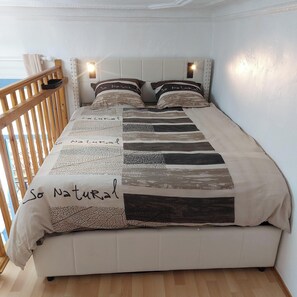 1 bedroom, free WiFi, bed sheets - Apartment P1 mezzanine historic center of Sommières (sommieres)