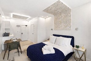 1 habitación, tabla de planchar con plancha, wifi y ropa de cama 