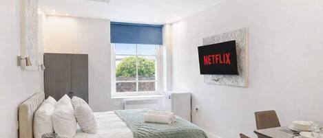 2 habitaciones, tabla de planchar con plancha, wifi y ropa de cama