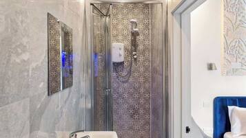Dusche, Haartrockner, Shampoo