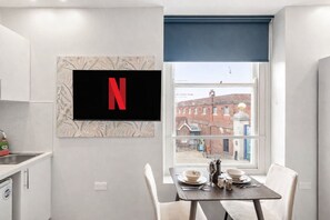 Dining - Dockside Luxury Apartment | The Hard | 2 (Portsmouth)