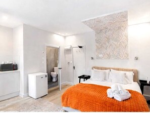 1 chambre, fer et planche à repasser, Wi-Fi, draps fournis