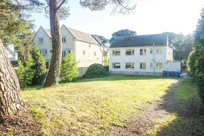 Exterior - Sandbanks Apt | Sleeps 8 | Beach | Contractors (Poole)