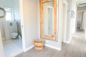 Shower - Sandbanks Apt | Sleeps 8 | Beach | Contractors (Poole)