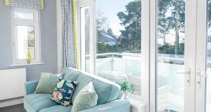 Sandbanks Apt | Sleeps 8 | Beach | Contractors