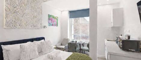 1 habitación, tabla de planchar con plancha, wifi y ropa de cama