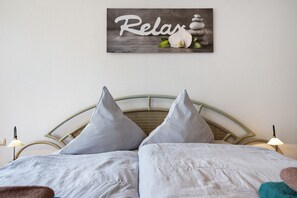 3 habitaciones, tabla de planchar con plancha, wifi y ropa de cama 