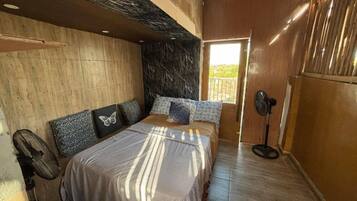 3 bedrooms, iron/ironing board, bed sheets