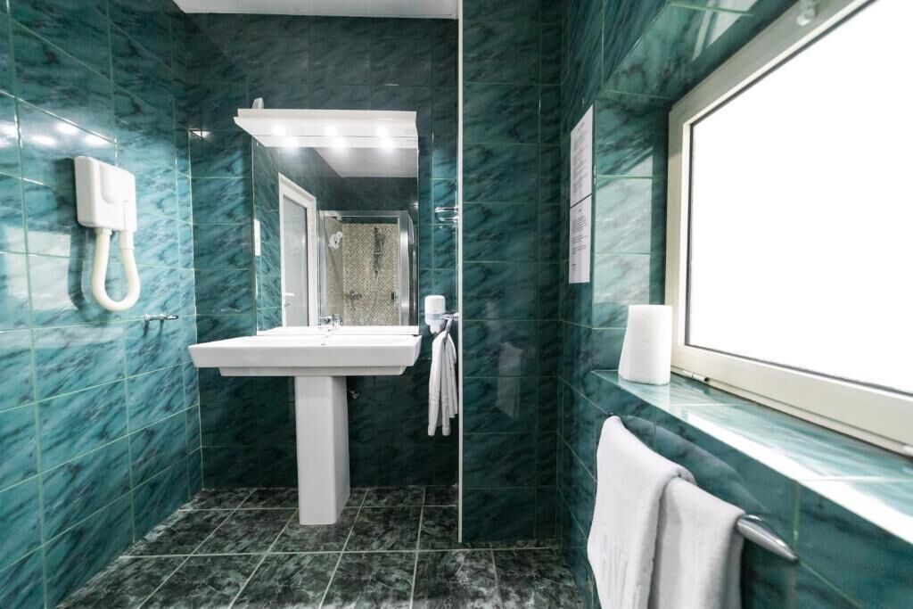 Studio, Balcony, Sea View | Bathroom | Shower, free toiletries, hair dryer, towels