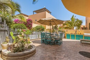 Outdoor dining - Cerritos Beach Poolside Retreat / 2BR + BBQ (El Pescadero)