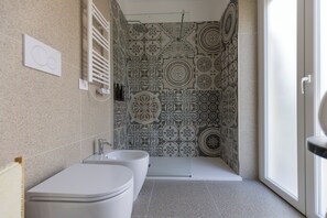 Hair dryer, towels, soap, shampoo - I Paralumi- design light and relaxation in Rome (Roma)