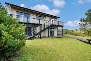 Exterior - Kaitoke Vista - Raglan Holiday Home (Raglan)