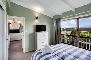 Room - Kaitoke Vista - Raglan Holiday Home (Raglan)