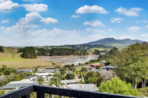 Property grounds - Kaitoke Vista - Raglan Holiday Home (Raglan)