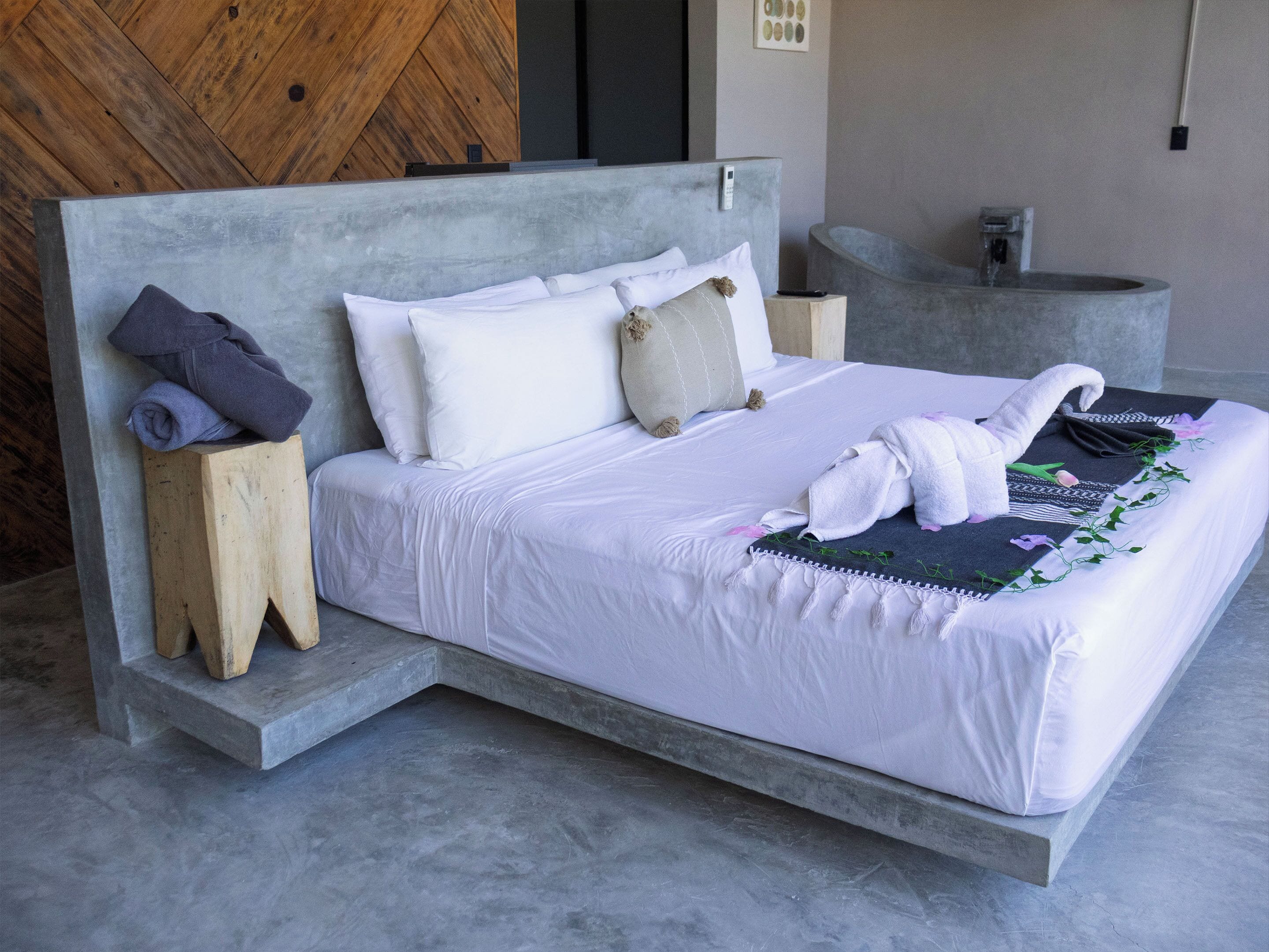 Cortinas blackout, wifi gratis y ropa de cama 