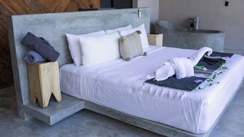Cortinas blackout, wifi gratis y ropa de cama