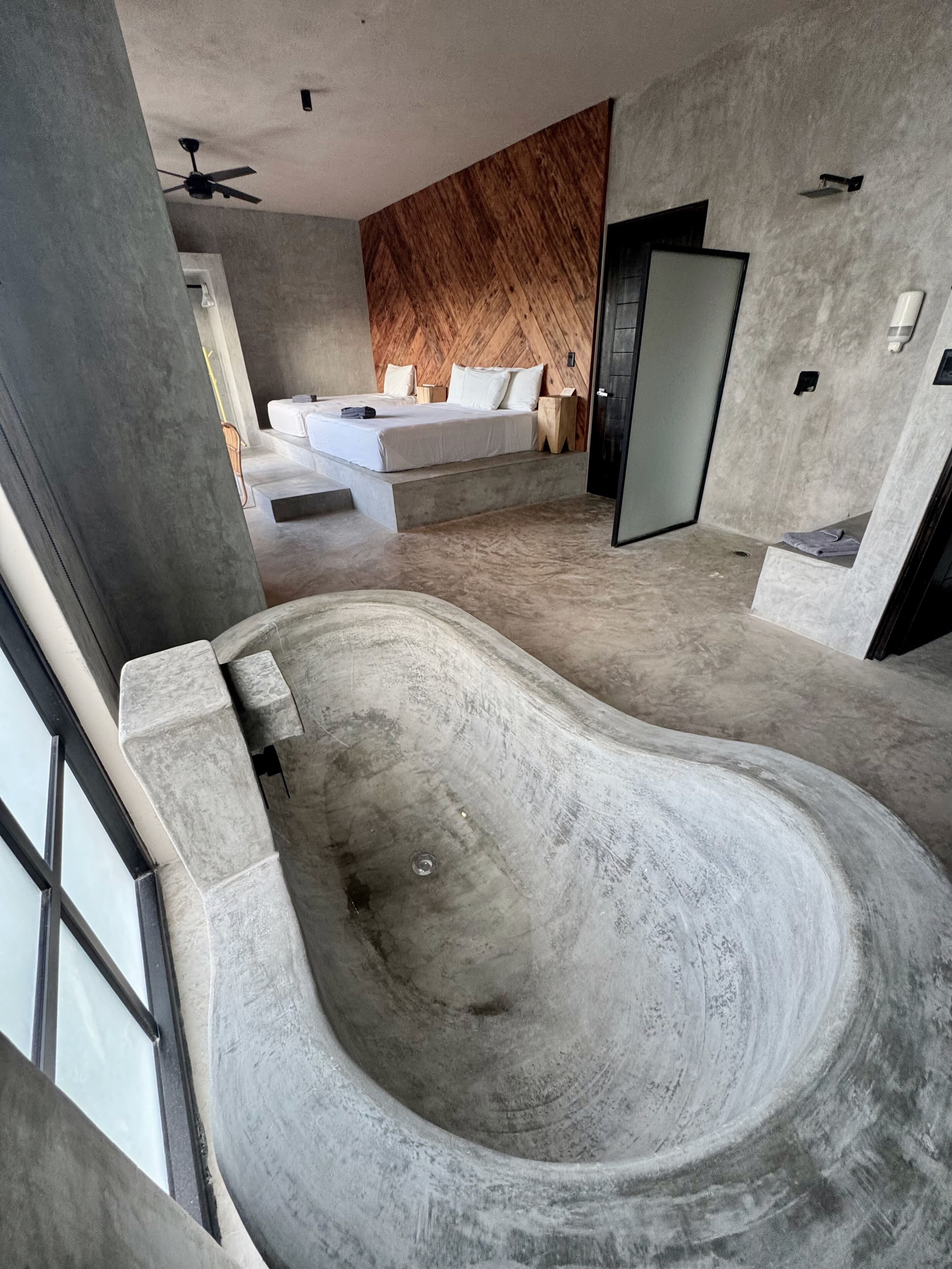 Suite familiar | Baño | Bañera y ducha independientes, toallas, jabón y champú