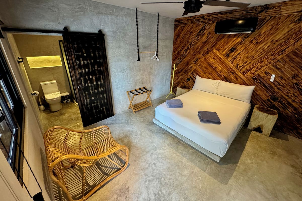 Deluxe Room, 1 Katil Ratu (Queen) | Langsir/tirai gelap terus, Wi-fi percuma, cadar katil 