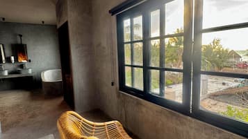 Blackout curtains, free WiFi, bed sheets