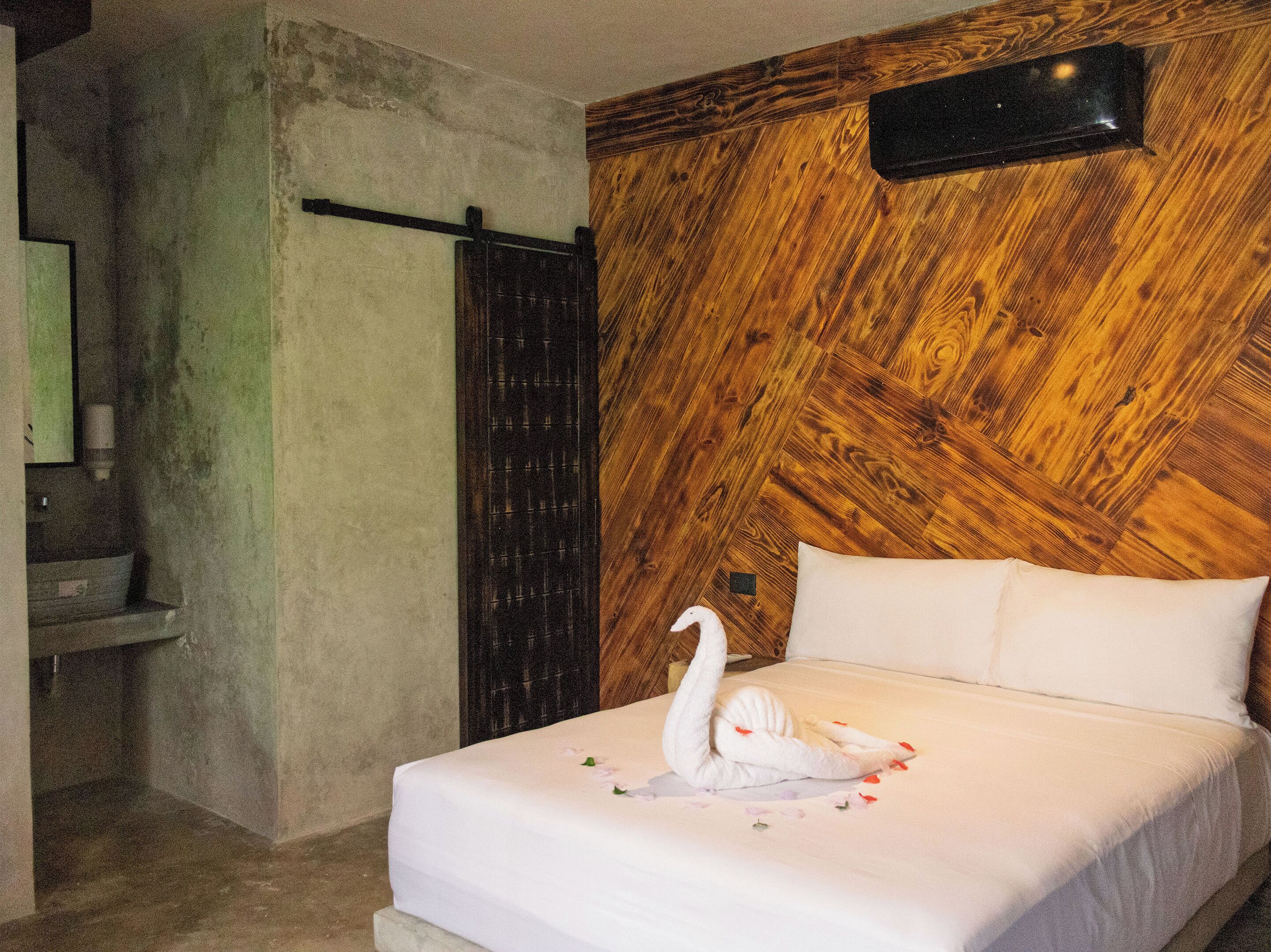 Habitación Deluxe, 1 cama de matrimonio | Cortinas opacas, wifi gratis, ropa de cama