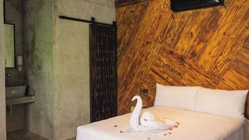 Habitación Deluxe, 1 cama de matrimonio | Cortinas opacas, wifi gratis, ropa de cama