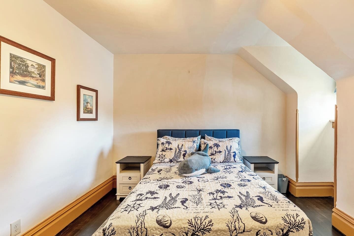 4 Schlafzimmer, Schreibtisch, Bügeleisen/Bügelbrett, Reisekinderbett