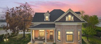 The Cottage At 213 | Copper Tub | Porch + Yard