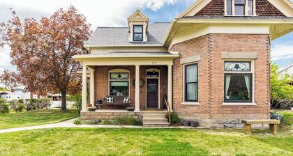 The Cottage At 213 | Copper Tub | Porch + Yard