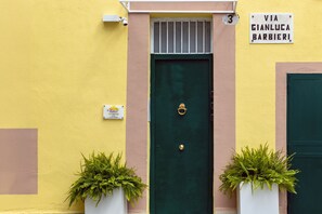 Exterior detail - Eleganti 4 camere matrimoniali Luxory a Palermo nel centro storico. (Palermo)