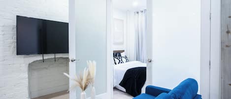 2 bedrooms, iron/ironing board, internet, bed sheets