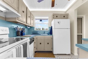 Private kitchen - Cozy Condo Getaway! (Naples)