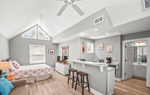 4 bedrooms, iron/ironing board, free WiFi, bed sheets - Ocean Creek GC; 2 golf carts, Pet Friendly & Resort Fees & 8 cards incl. (Fripp Island)