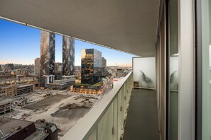 Property grounds - Harbour Westin Lake View Suite & CN Tower (Toronto)