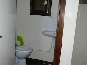 Een douche, handdoeken