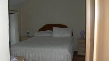 4 habitaciones, tabla de planchar con plancha, wifi y ropa de cama